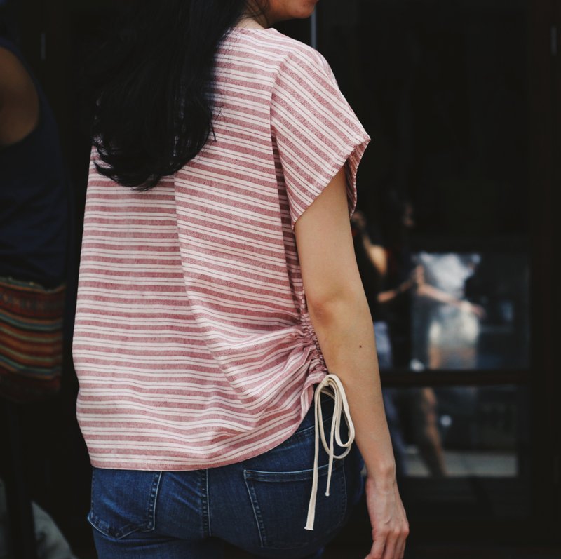 【Off-Season Sales】Poon : light pink v-neck cotton loose top - 女上衣/長袖上衣 - 棉．麻 粉紅色