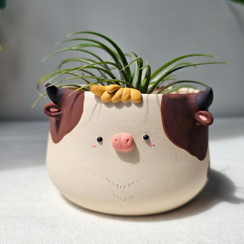 Cow plant pot. Handmade animal planter with drainage. - 花瓶/花器 - 陶 