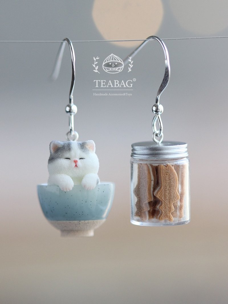 TEABAG Kitty Bakery Cute Earrings Earrings Ear Clips Girls Gift - ต่างหู - วัสดุอื่นๆ สีใส