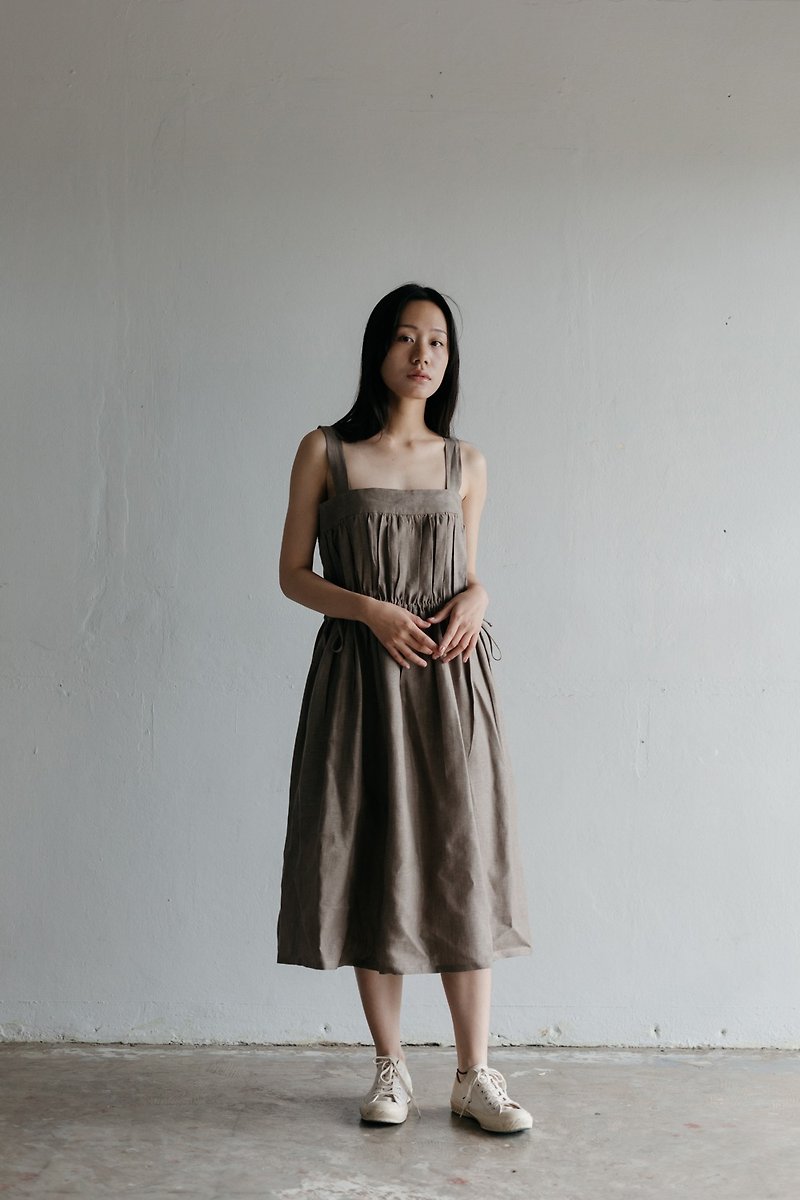 【Off-Season Sales】Line Overalls Dress in Khaki Chambray - 洋裝/連身裙 - 棉．麻 卡其色