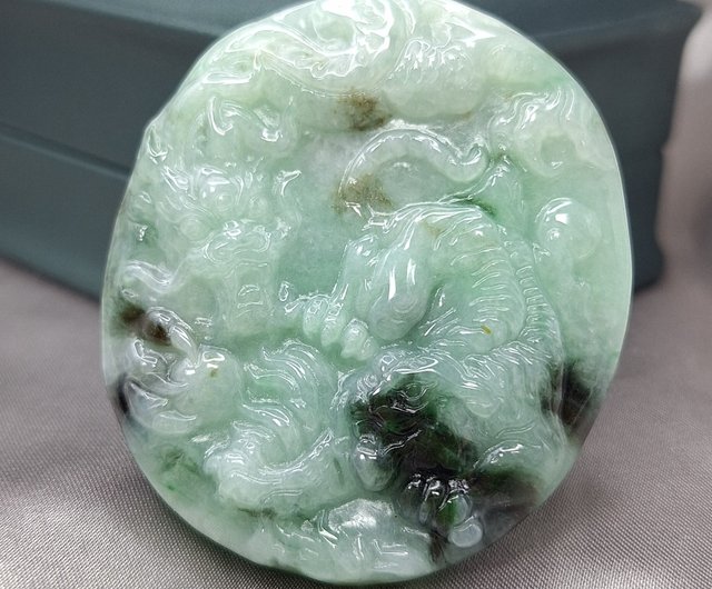 アイスグリーンの浮かぶ花の龍と虎のペンダント |天然ビルマ産A