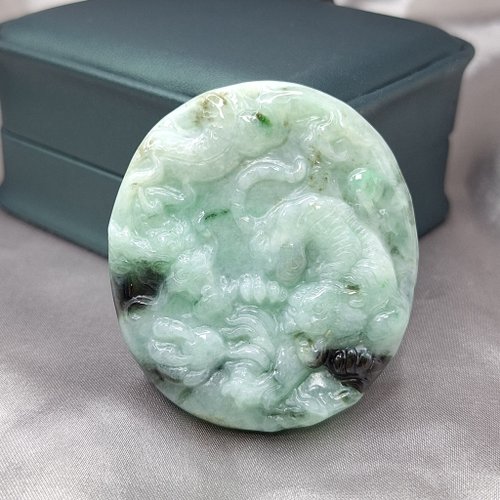 アイスグリーンの浮かぶ花の龍と虎のペンダント |天然ビルマ産A