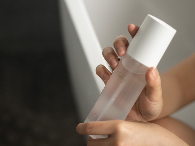 水光澤黃金蠶絲蛋白化妝水150ml - 化妝水/保濕 - 濃縮/萃取物 卡其色