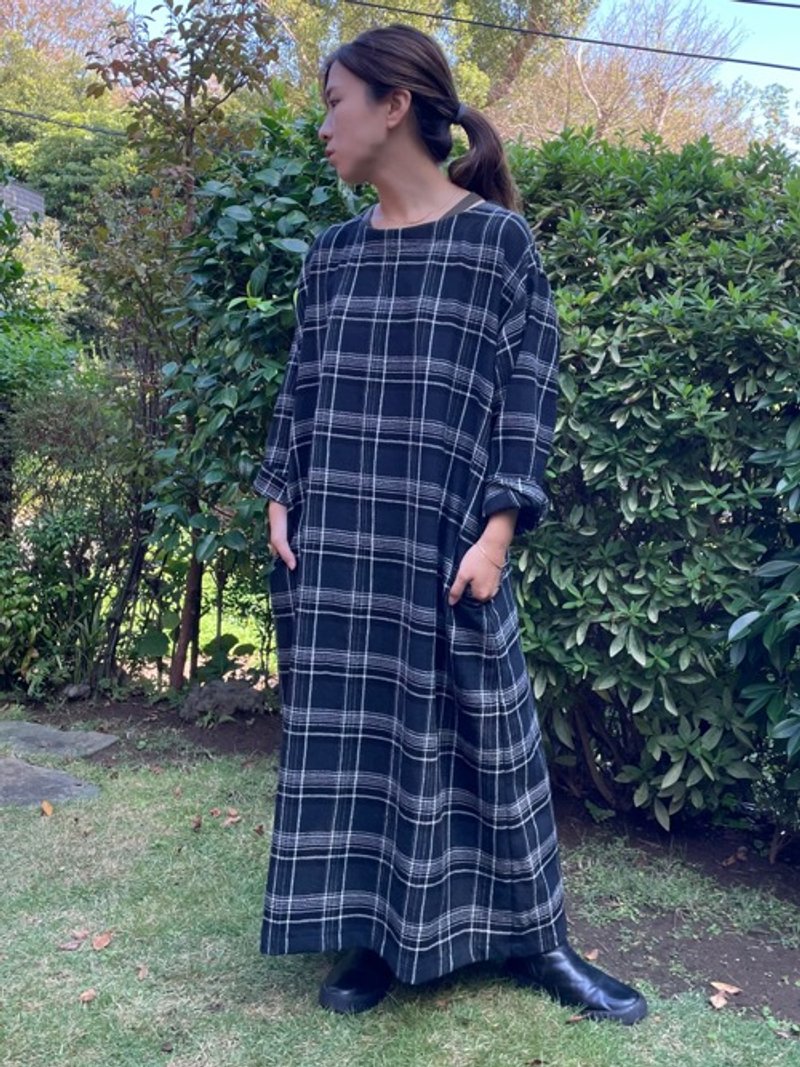 Black checked wool dress - ชุดเดรส - ผ้าฝ้าย/ผ้าลินิน 