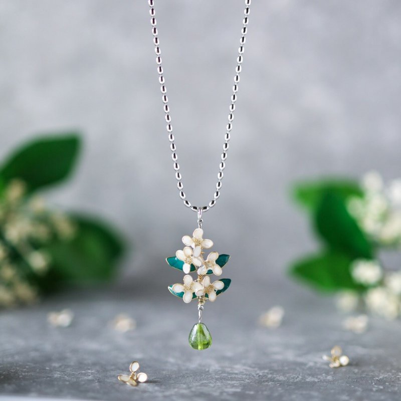 Autumn flower lover osmanthus and leaf long necklace - สร้อยคอ - เรซิน ขาว