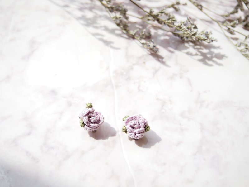 高貴優雅手工編織立體粉淺色玫瑰耳環 - 耳環/耳夾 - 繡線 紫色