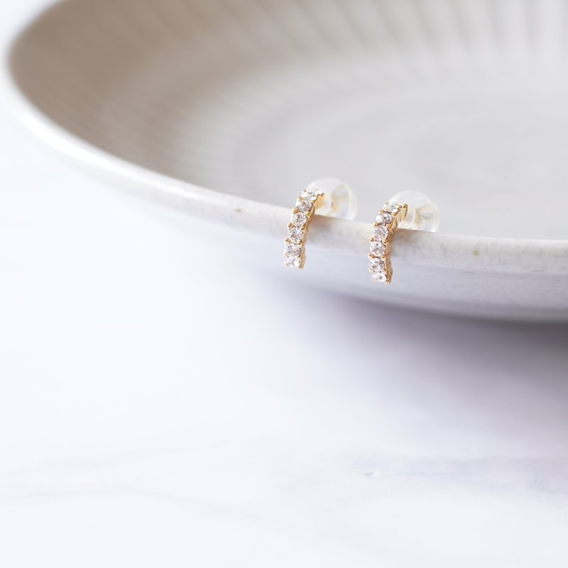 【K18】Gold　高品質　ビジュー　ハーフピアス　ペア　18金　日本製 - 耳環/耳夾/耳骨夾 - 其他金屬 金色