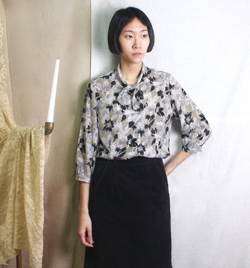 FOAK vintage Tokyo Story retro scarf shirt - เสื้อเชิ้ตผู้หญิง - วัสดุอื่นๆ 