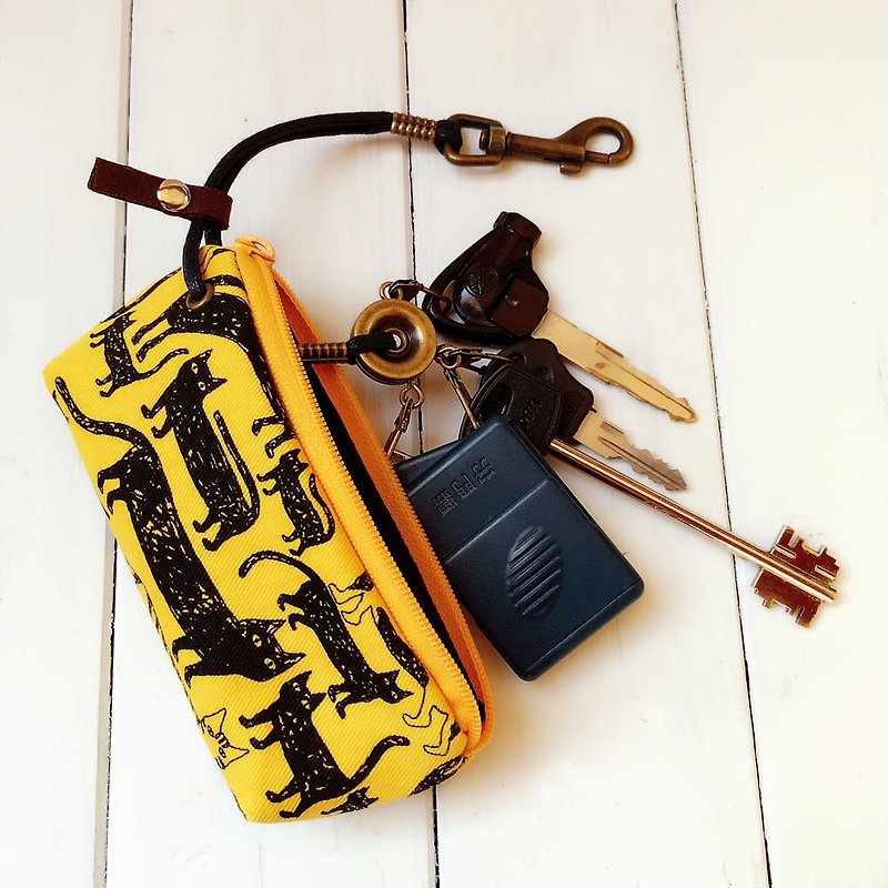 拉鍊鑰匙包 (條條貓) 日本布訂製款* - 鑰匙圈/鑰匙包 - 棉．麻 黃色