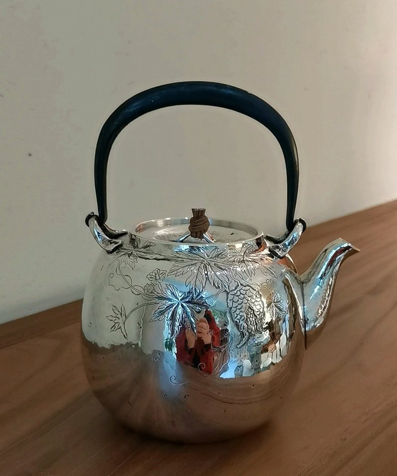 尚幀品 足銀鐵提梁青蔓銀壺 純手工 銀壺燒水煮茶器 800cc - 茶壺/茶杯/茶具 - 純銀 