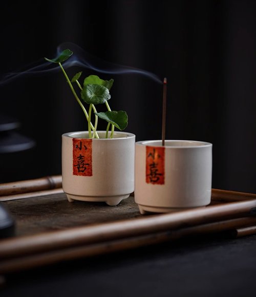 うたうお花顔　小さい香炉 うたうお花顔 小さい香炉 （香器『香炉【釉彩・紅(ゆうさい