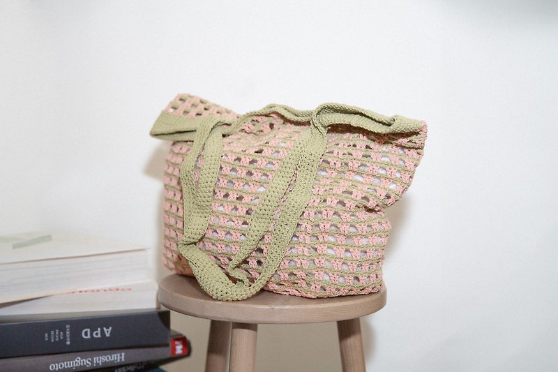 Crochet large-capacity portable shoulder bag / grass green + pink / Grid:L / SDODIO studio - Messenger Bags & Sling Bags - Cotton & Hemp Multicolor