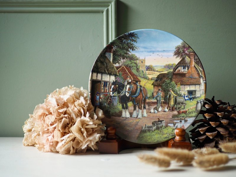 British antique commemorative decorative plate Off to the Fields brand Royal Doulton - Items for Display - Porcelain 