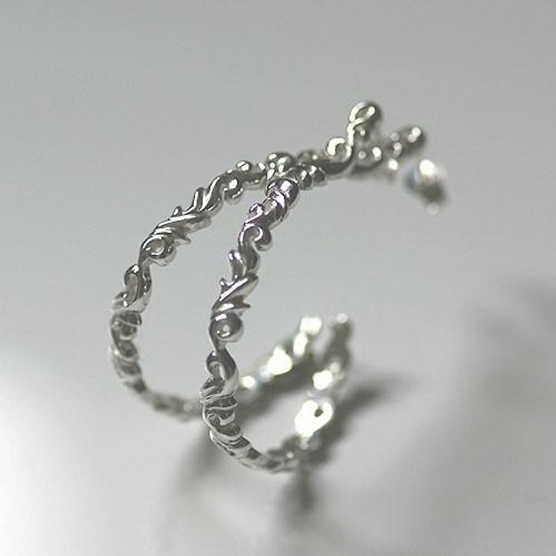 Arabesque hoop Pierced earring - Earrings & Clip-ons - Other Metals Silver