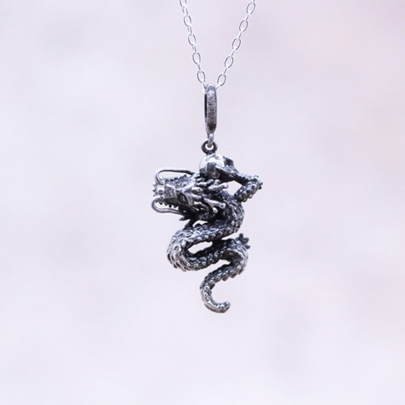 Small dragon silver pendant / 925 Sterling silver - สร้อยคอ - เงินแท้ สีเงิน