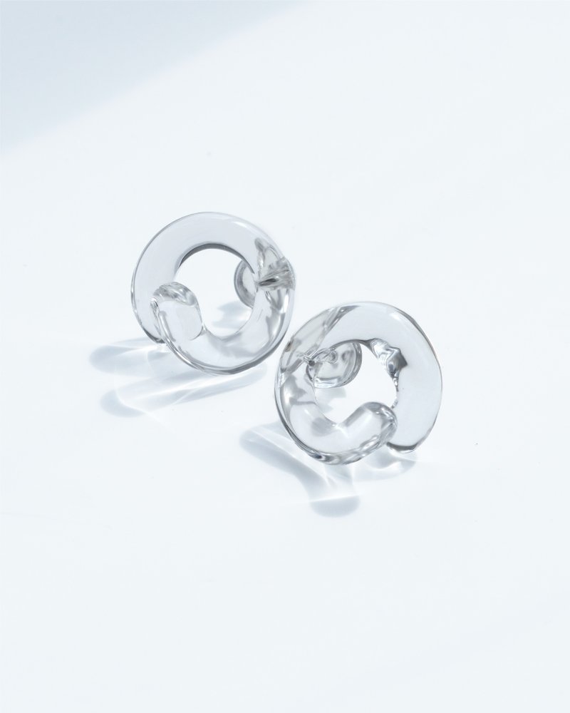 手工制扭結玻璃耳环【透明】 - 耳環/耳夾 - 玻璃 透明