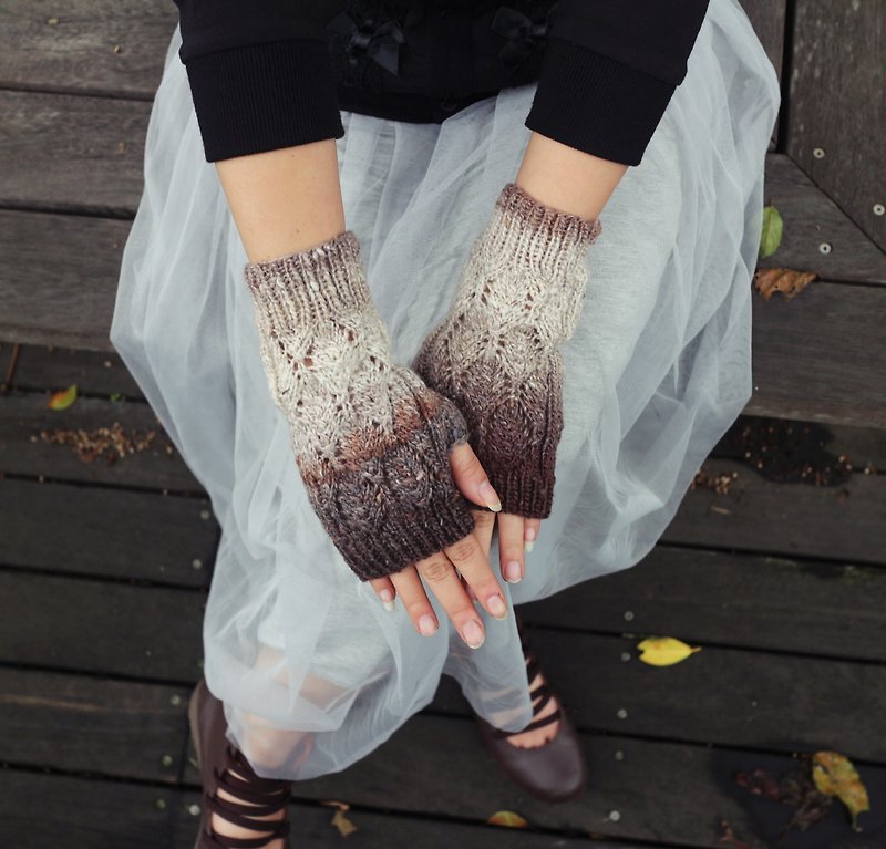 ChiChi Handmade-Coffee-Knitted Woolen Gloves - ถุงมือ - ขนแกะ หลากหลายสี