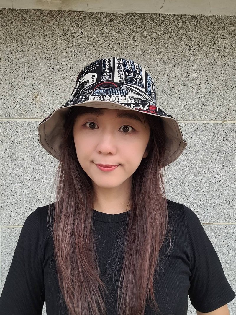 Zhizhizaza/Handmade double-sided bucket hat-Japanese old newspaper (black) - Hats & Caps - Cotton & Hemp Yellow