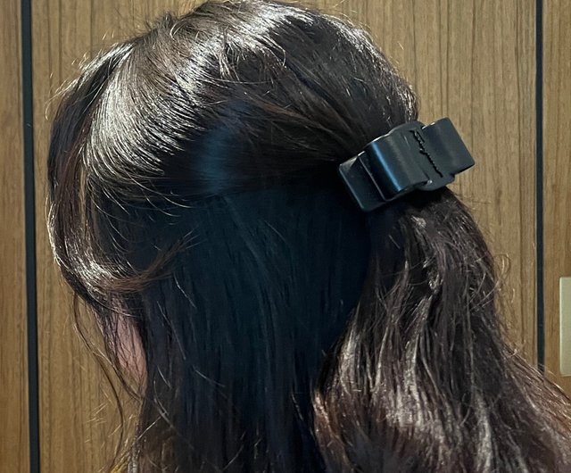 フェラガモ レザー リボン気質 ヘアピン 元箱 保存袋 日本中古