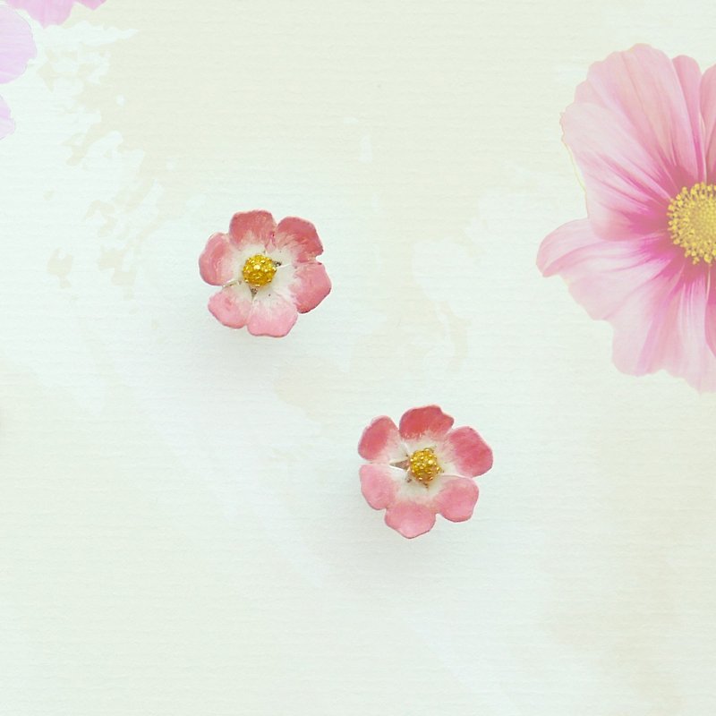 Aramore Gesang Flower Earrings - ต่างหู - วัสดุอื่นๆ สึชมพู