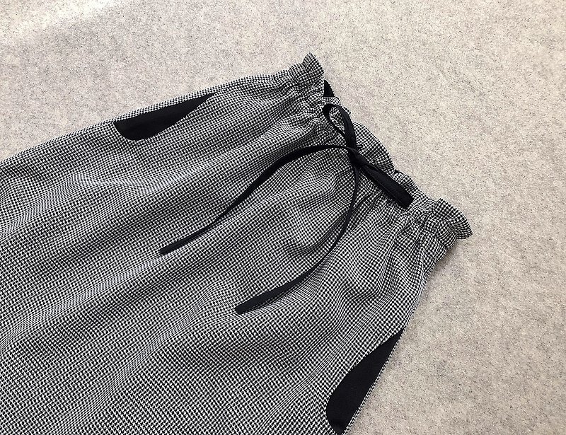 houndstooth skirt - กระโปรง - วัสดุอื่นๆ สีดำ