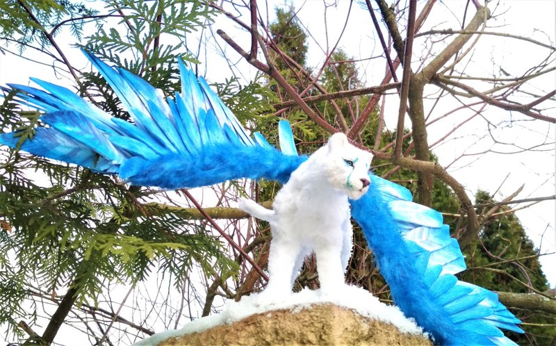 Lionness Winged animal artdoll stuffed poseable made to order - 玩偶/公仔 - 其他人造纖維 多色
