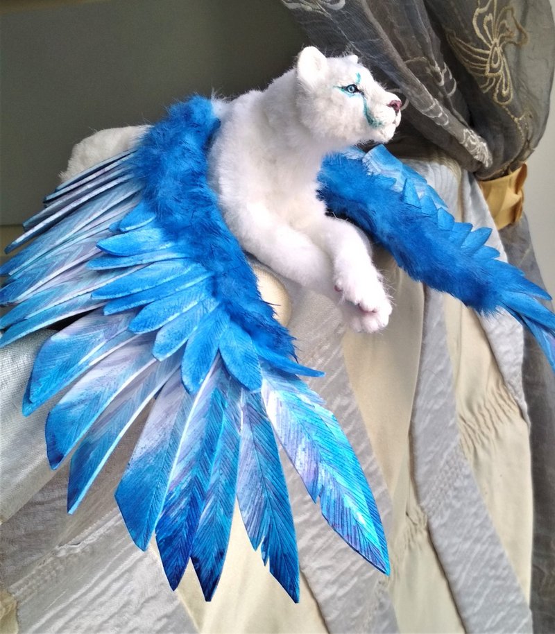 Lionness Winged animal artdoll stuffed poseable made to order - 公仔/玩偶 - 其他人造纖維 多色