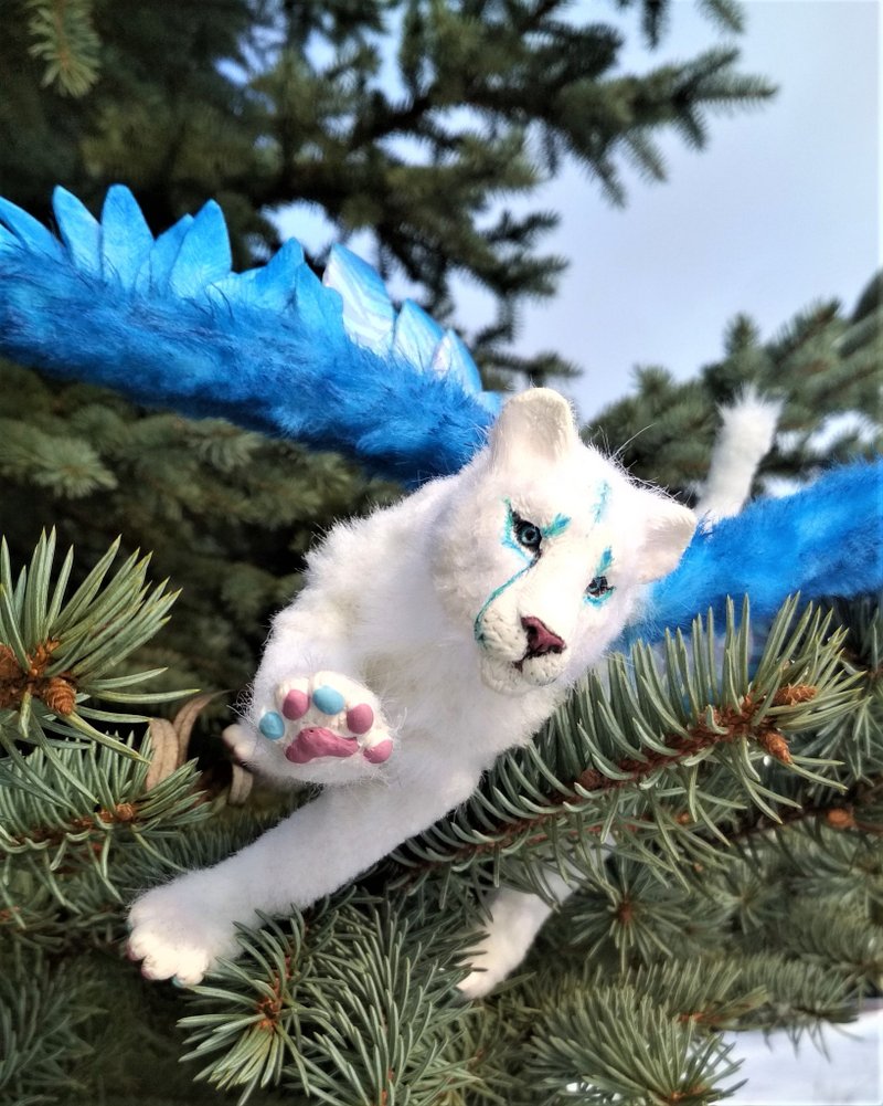 Lionness Winged animal artdoll stuffed poseable made to order - 公仔模型 - 其他人造纖維 多色