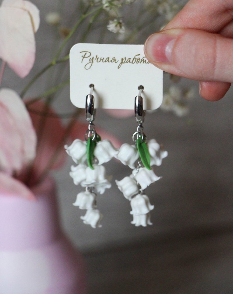 Earrings with lilies of the valley - 耳環/耳夾/耳骨夾 - 黏土 白色