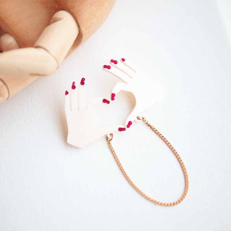 Heart Hands Collar Brooch - เข็มกลัด - อะคริลิค 