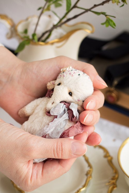 優しい白い象さん ベイビーエレファント ぬいぐるみ 海外作家様 アーティストベア Amazon.co.jp: 優しい白い象さん ベイビーエレファント