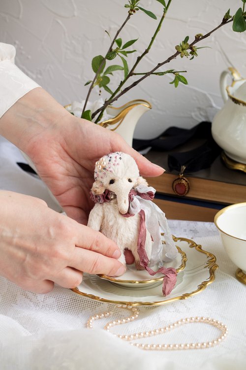 作家白いゾウハンドメイドぬいぐるみ テディベア アーティストの小さな白い象の手作りぬいぐるみかわいい