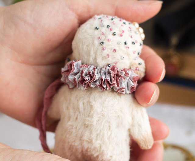 アーティストの小さな白い象の手作りぬいぐるみかわいい