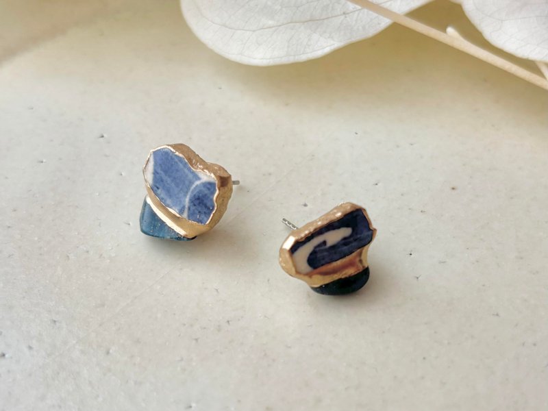 有田焼 　金継ぎ　サージカルステンレスピアス　青　白　アパタイト　天然石　伝統工芸　No.378 - 耳環/耳夾/耳骨夾 - 陶 藍色