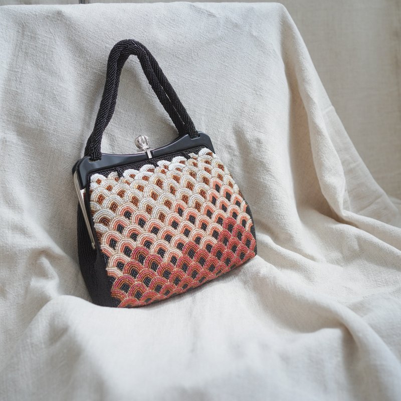 Fish scale beaded bag, vintage bag, vintage antique bag, dinner bag, small bag - กระเป๋าถือ - วัสดุอื่นๆ สีดำ