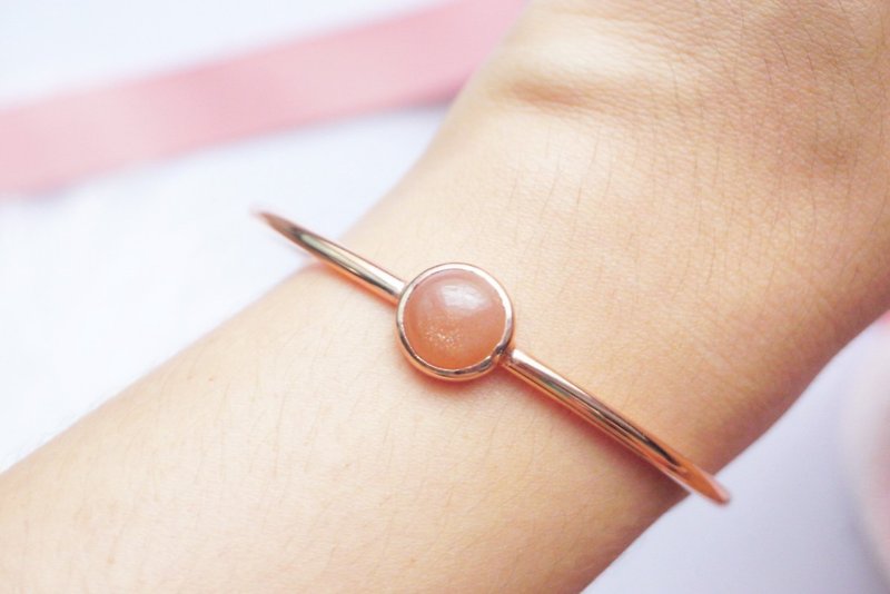 Off-season sale Natural Peach Moonstone Bracelet Silver925 with Rosegold Plated. - 手鍊/手環 - 純銀 橘色