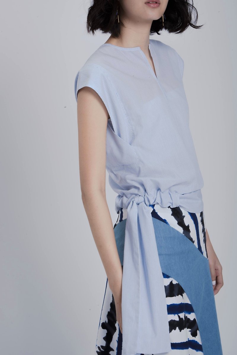 YIBO/淺藍落肩腰間側綁帶上衣 - 女上衣/長袖上衣 - 棉．麻 藍色