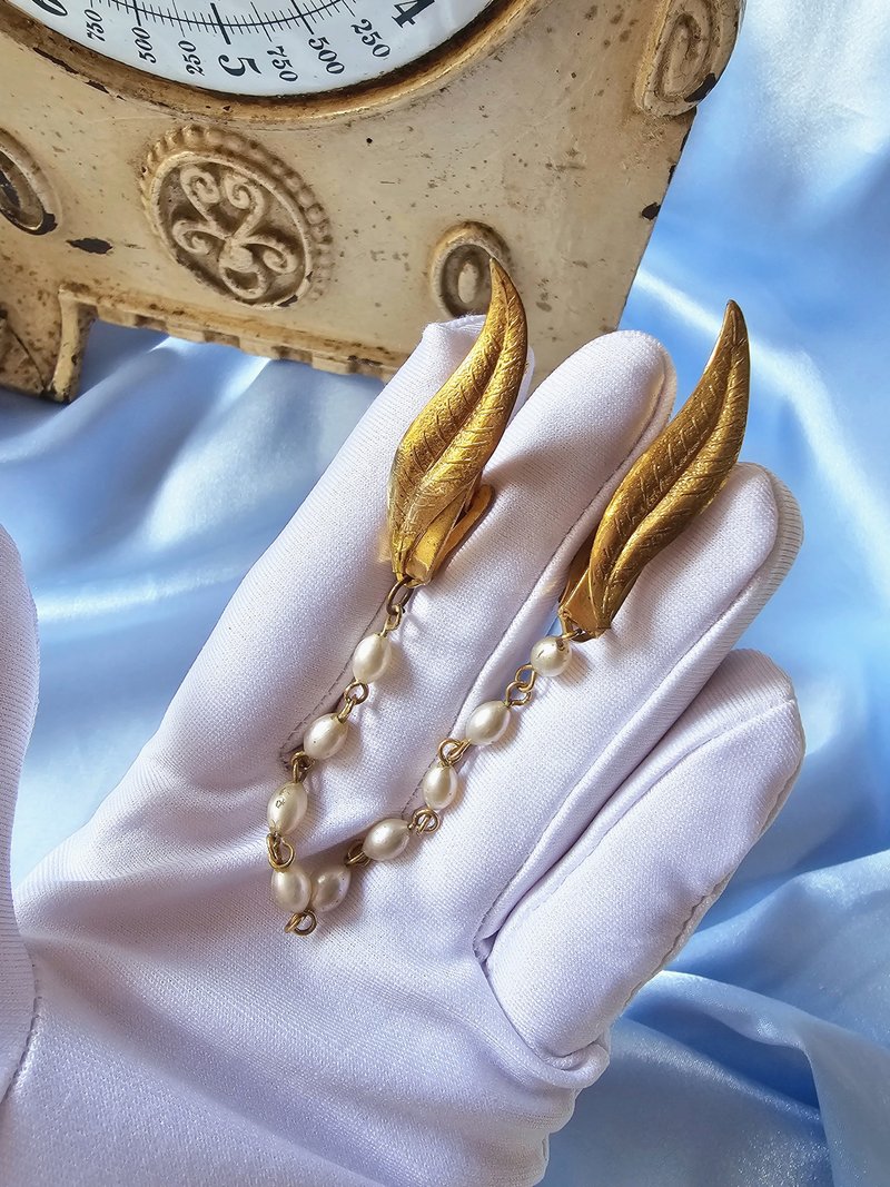 長金葉珍珠鍊復古衣夾/針織衣夾/美國西洋古董飾品 - 其他 - 其他金屬 