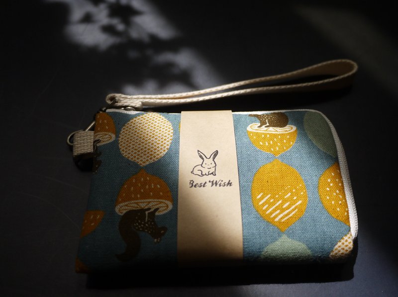 The first choice for gifts/Japanese imported fabric/Squirrel Raymond card coin purse/24H shipping - กระเป๋าใส่เหรียญ - ผ้าฝ้าย/ผ้าลินิน 