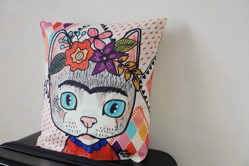 Frida Cat Cushion - 枕頭/抱枕 - 其他材質 多色