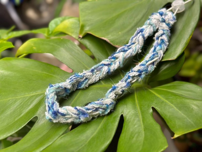 Hand-woven yarn hairband - เครื่องประดับผม - วัสดุอื่นๆ สีน้ำเงิน