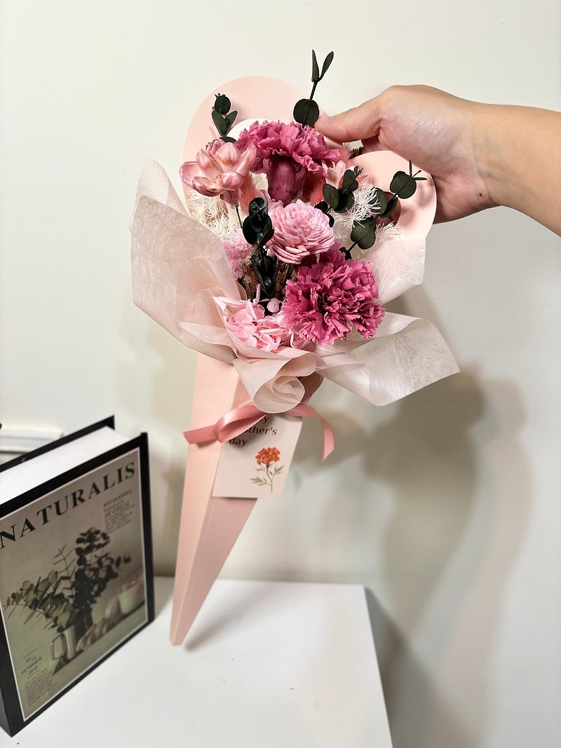 Mother's Day Love Portable Carnation Bouquet - Berry Red - ช่อดอกไม้แห้ง - พืช/ดอกไม้ สึชมพู