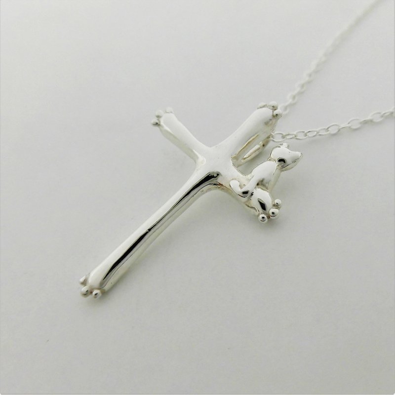 Cat riding a cross silver necklace - สร้อยคอ - เงินแท้ สีเงิน