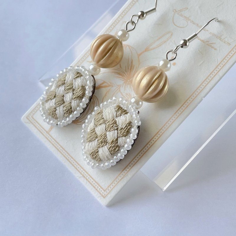 [AUO Lingge] Design Embroidery Earrings | Bead Embroidery Jewelry - ต่างหู - ผ้าฝ้าย/ผ้าลินิน 