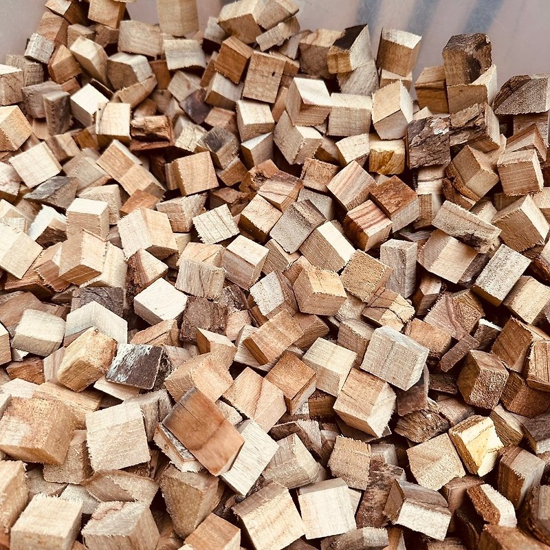 Pure natural Taiwan camphor wood block 500g indoor dehumidification, deodorization and mosquito repellent - น้ำหอม - ไม้ สีนำ้ตาล