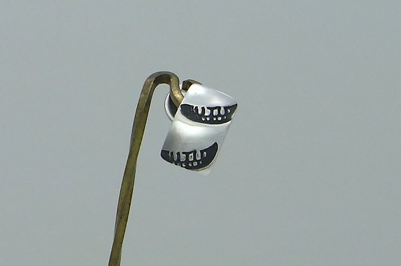 smile stamp Pierce_2 (s_m-O.27) 微笑 銀 耳釘 穿孔耳环 sterling silver stud earring - 耳環/耳夾/耳骨夾 - 純銀 銀色