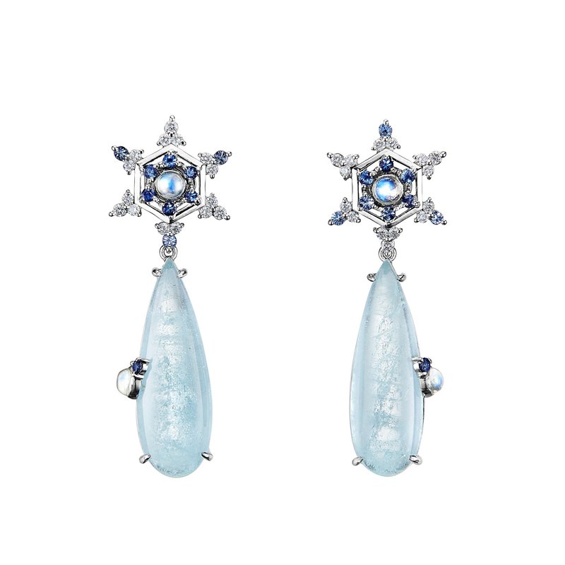 Jardin d'Hiver Winter Garden | Sapphire/sea sapphire 18K snowflake earrings - ต่างหู - เครื่องเพชรพลอย 