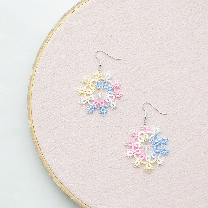 [Customized] Hand-knitted Snowflake Earrings Pastel Yellow Red Blue Tatting Snowflake Earrings - Earrings & Clip-ons - Thread Multicolor