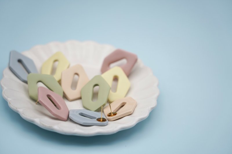 Single Color Earrings / Polygonal / Rhombus / Plain / Cream / Ear Posts - Earrings & Clip-ons - Clay Pink