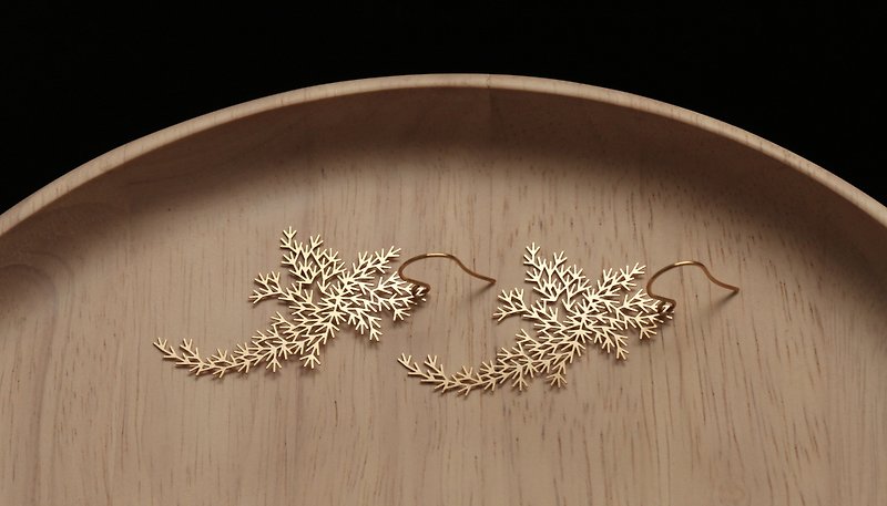 金水蘊草耳環 Waterweeds Earrings (Gold) - 耳環/耳夾 - 其他金屬 金色